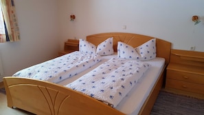 1 chambre, lit parapluie, Wi-Fi, draps fournis