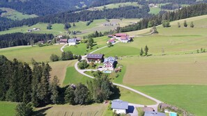 An aerial view of a rural area with houses, roads, and green fields. - Apartment 1 - Biohof Haus Wieser (Abtenau)