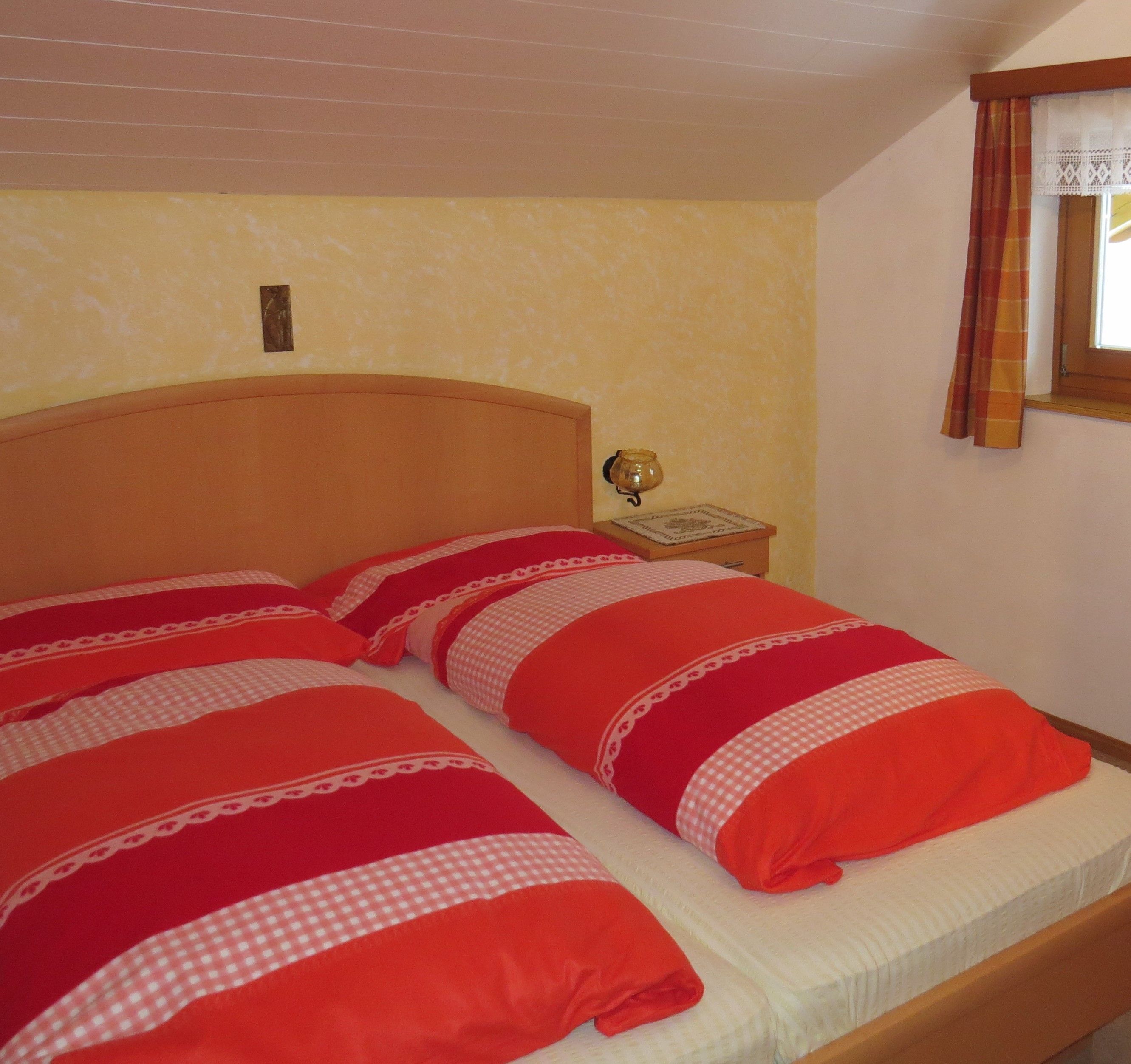 3 bedrooms, travel crib, WiFi, bed sheets