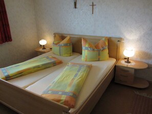 2 bedrooms, travel crib, WiFi, bed sheets