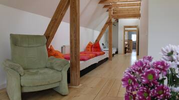 2 bedrooms, internet, bed sheets