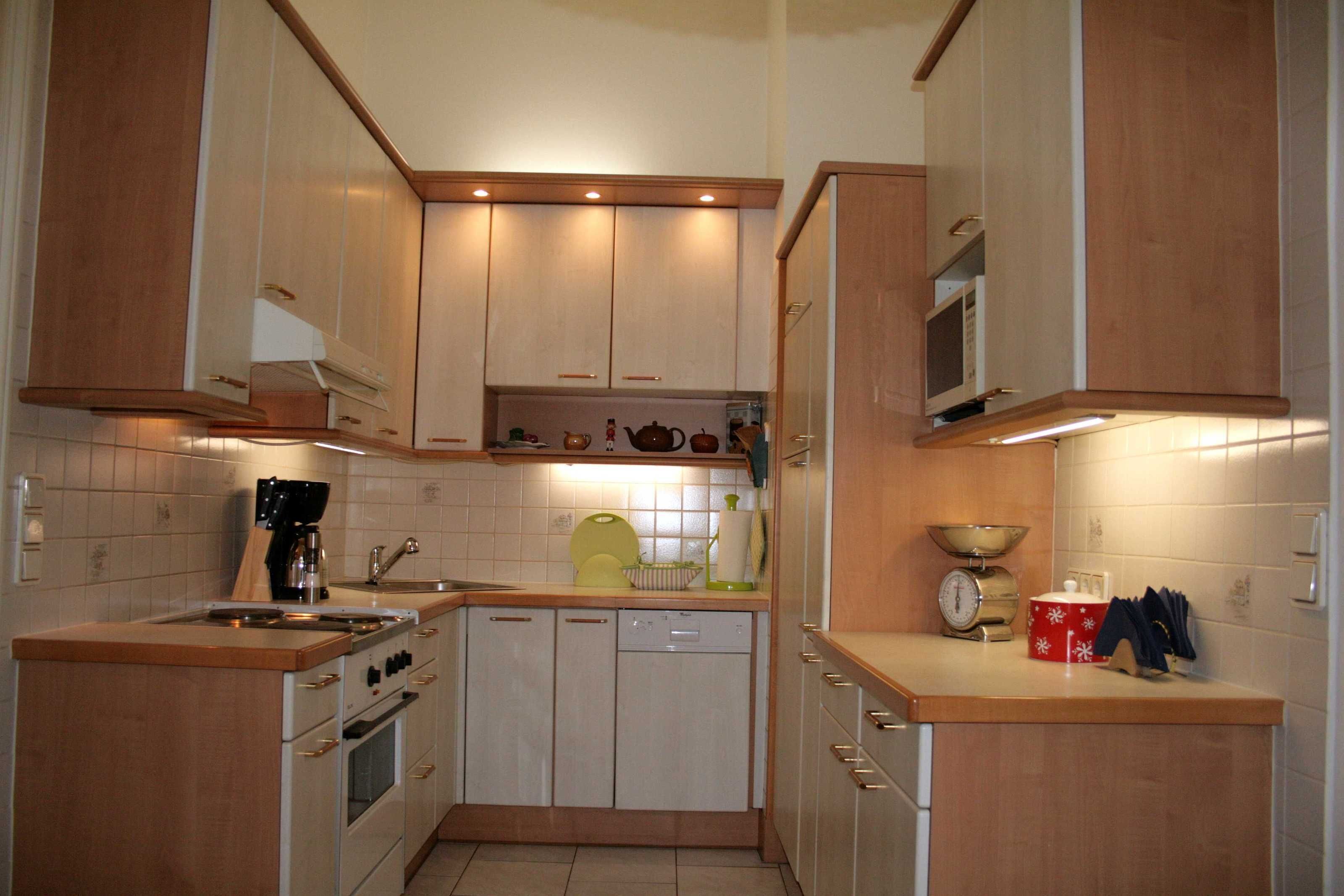 Kühlschrank, Mikrowelle, Ofen, Geschirrspüler