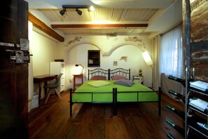 2 bedrooms, WiFi, bed sheets - RenaissanceStube - Altstadt (her) Berge- room in the monument (Torgau)