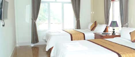 Tripla Standard, balcone | Una scrivania, Wi-Fi gratuito