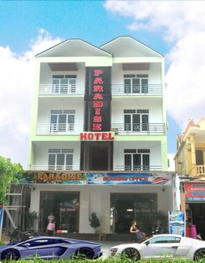 Mặt tiền nơi lưu trú