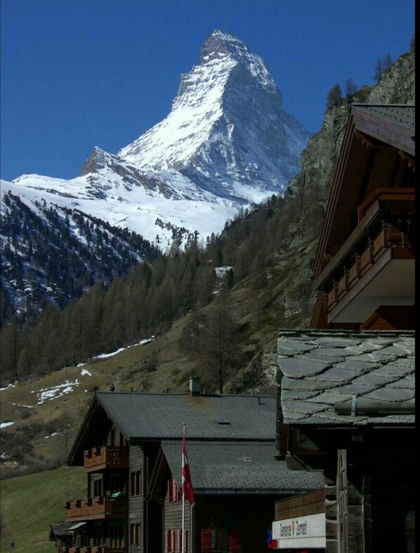 Unclassified image, 1 of 10, button