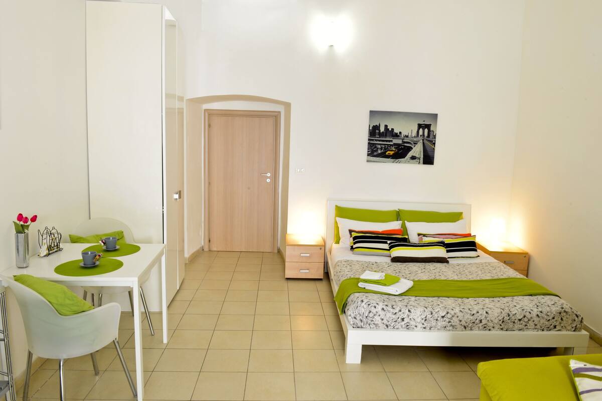 City studio, 1 queensize bed | 1 slaapkamer, een minibar, gratis wifi, beddengoed