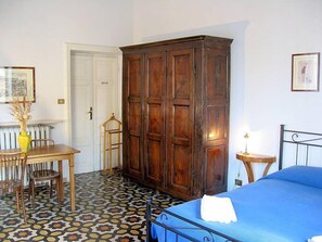 Iron/ironing board, free cribs/infant beds, free WiFi, bed sheets - Luna B&B (Rome)