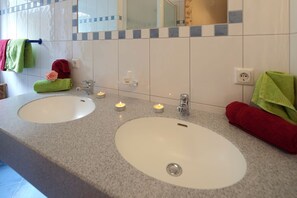 Unclassified image, 4 of 38, button