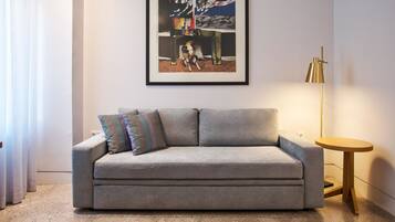 1 bedroom, Egyptian cotton sheets, premium bedding, memory-foam beds