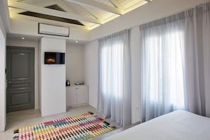 Superior Double Room - Vol.5 The Mini Lodge (Athens)