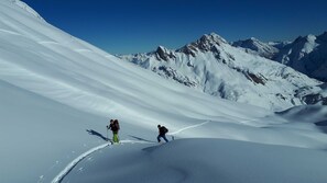 Unclassified image, 3 of 32, button