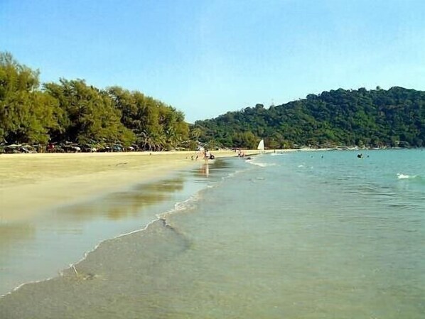 Beach nearby - Blue Roof Bungalow (Rayong)