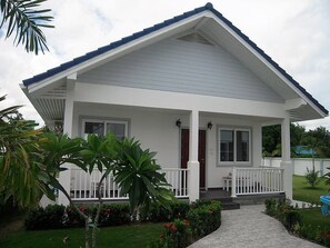 Property entrance - Blue Roof Bungalow (Rayong)