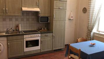 Fridge, microwave, oven