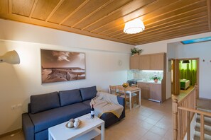 Superior Apartment | Living area | 33-inch flat-screen TV with satellite channels, LED TV - Castello Di Porto (Mylopotamos)