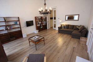 Sissy Apartment | Living room | Flat-screen TV - Dfive Apartments - Sissy (Budapest)