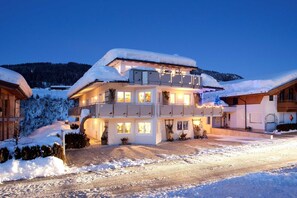 Unclassified image, 4 of 37, button