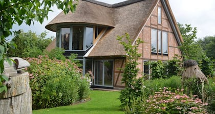 Eulenturm - Reetgedecktes Espenhaus