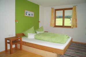 2 bedrooms, travel cot, WiFi, bed sheets