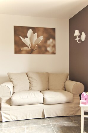 Comfort-huoneisto, 2 makuuhuonetta | Olohuone | Taulutelevisio