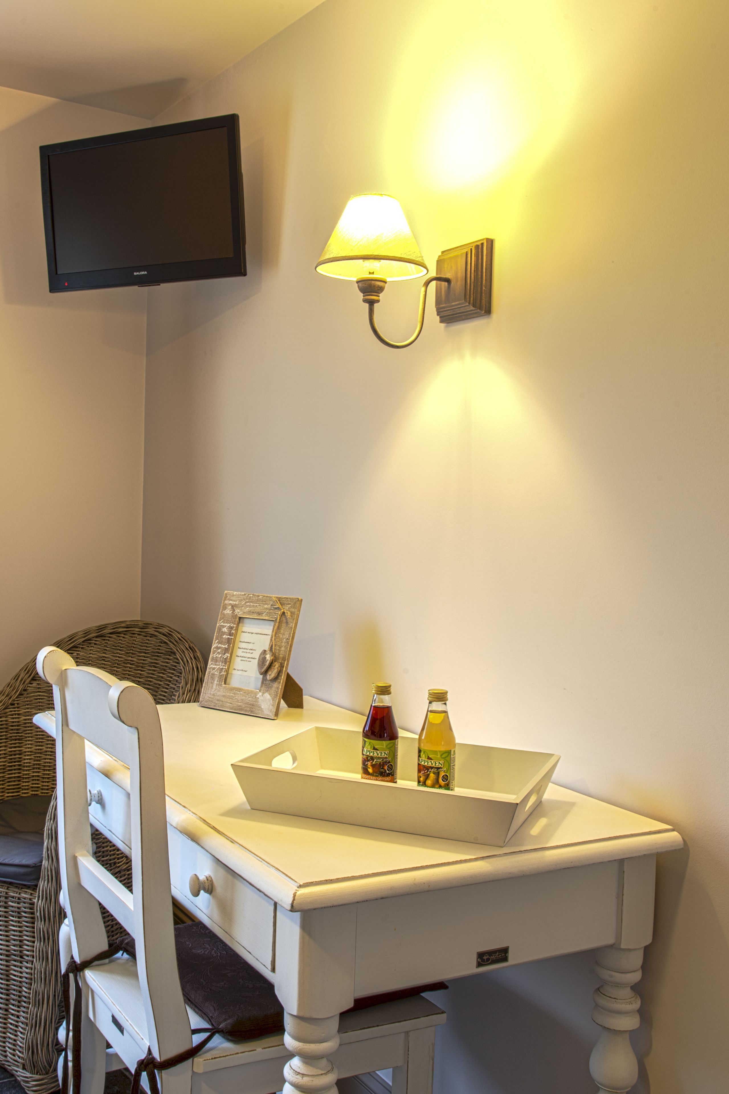 Comfort Room, 1 Queen Bed | Free WiFi, bed sheets