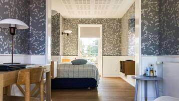 Estate Room | Pengeskab på værelset, individuelt design, skrivebord