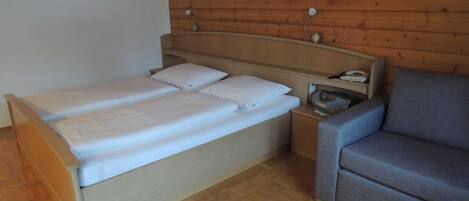 1 bedroom, in-room safe, WiFi, bed sheets