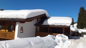 Unclassified image, 2 of 33, button