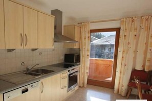 Fridge, microwave