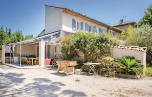 Outdoor dining - Beautiful home in Caderousse with WiFi (Caderousse)