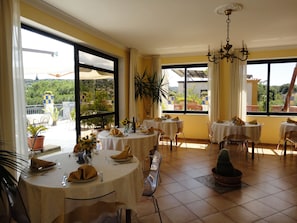Free daily buffet breakfast - Villa Passarelli (Castellabate)