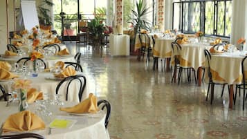 Desayuno bufé gratuito y diario