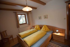 2 habitaciones, caja de seguridad en la habitación y cuna de viaje 