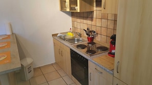 Kühlschrank, Mikrowelle, Ofen, Geschirrspüler