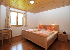 3 bedrooms, WiFi, bed sheets