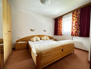 3 bedrooms, WiFi, bed sheets