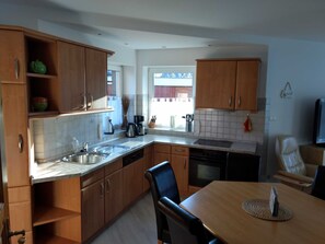 KĂŒhlschrank, Mikrowelle, Ofen, GeschirrspĂŒler