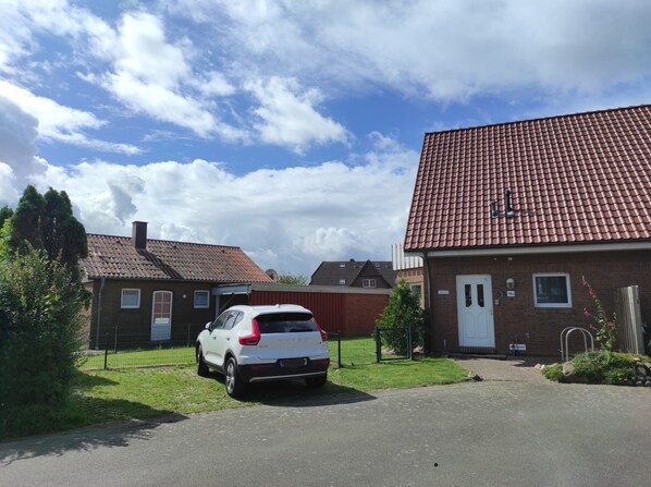 Unclassified image, 1 of 24, button