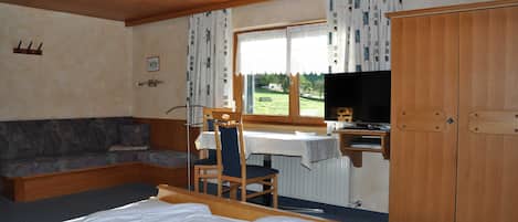 1 bedroom, desk, WiFi, bed sheets