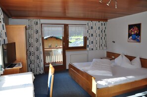 1 bedroom, desk, WiFi, bed sheets