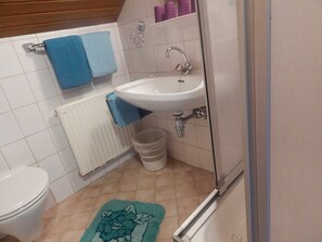 Hårføner og håndklær