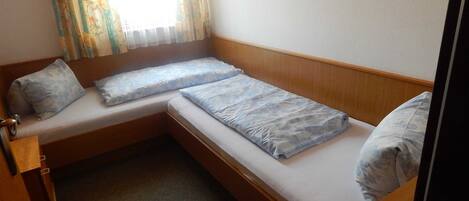 2 bedrooms, WiFi, bed sheets