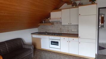 Kühlschrank, Mikrowelle, Ofen, Geschirrspüler