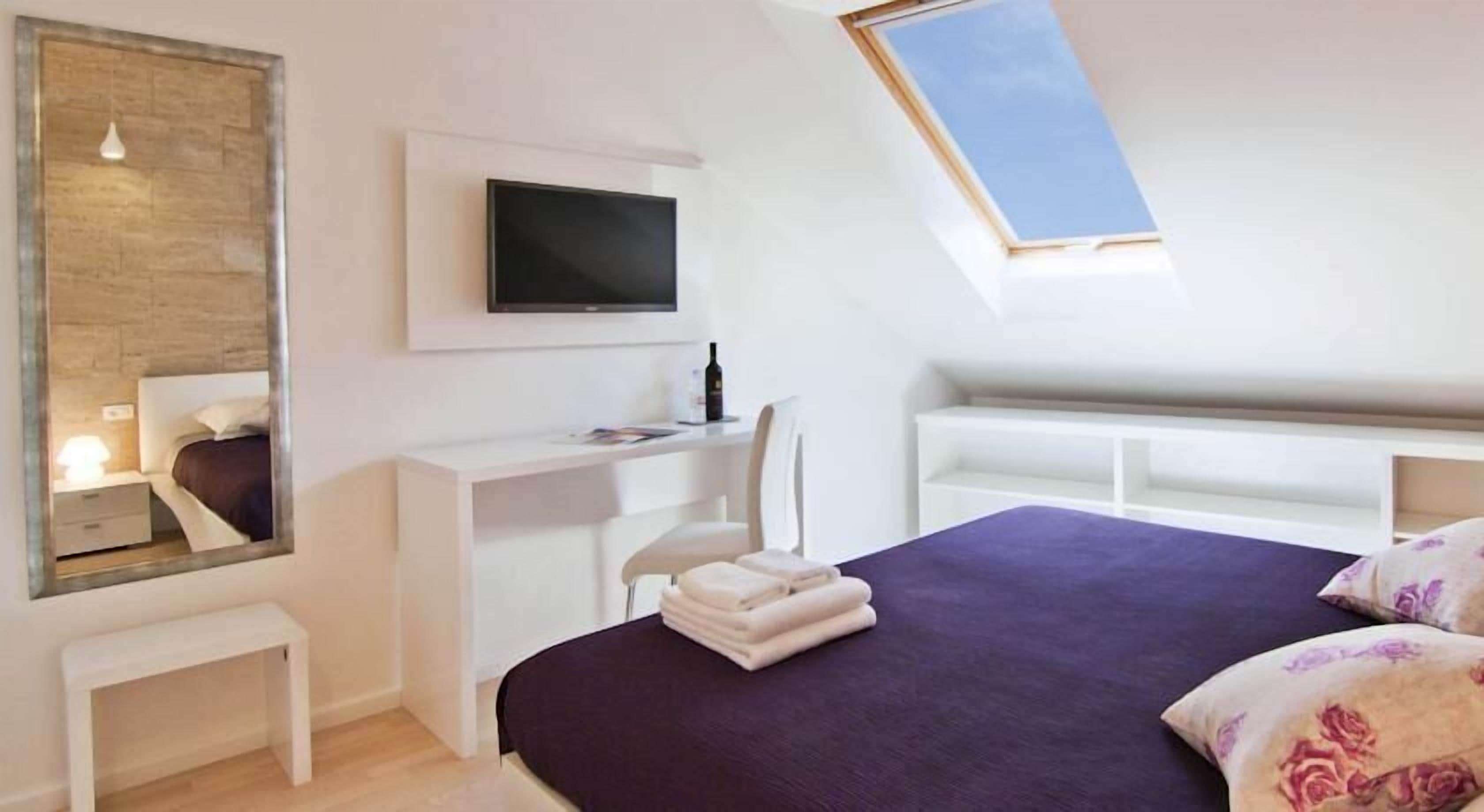 Photo - Laura Lux Suites