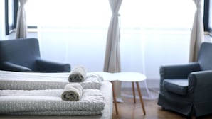 Inspire Apartment | Bàn ủi/dụng cụ ủi quần áo, bộ trải giường 