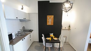 Inspire Apartment | Bếp riêng | Dụng cụ pha cà phê/trà, tủ lạnh, lò vi sóng, bếp nấu 