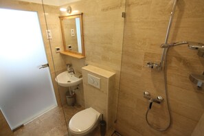 Pearl Apartment | Bathroom
