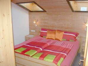 1 bedroom, bed sheets