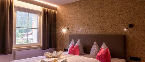 2 bedrooms, in-room safe, travel crib, WiFi